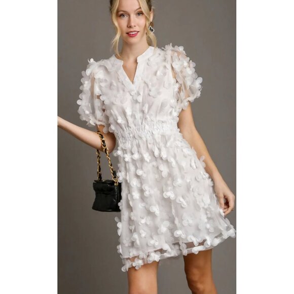 Umgee Dresses & Skirts - NWT Umgee White 3D Organza Split Neck Dress/Puff Sleeve Dress SMALL